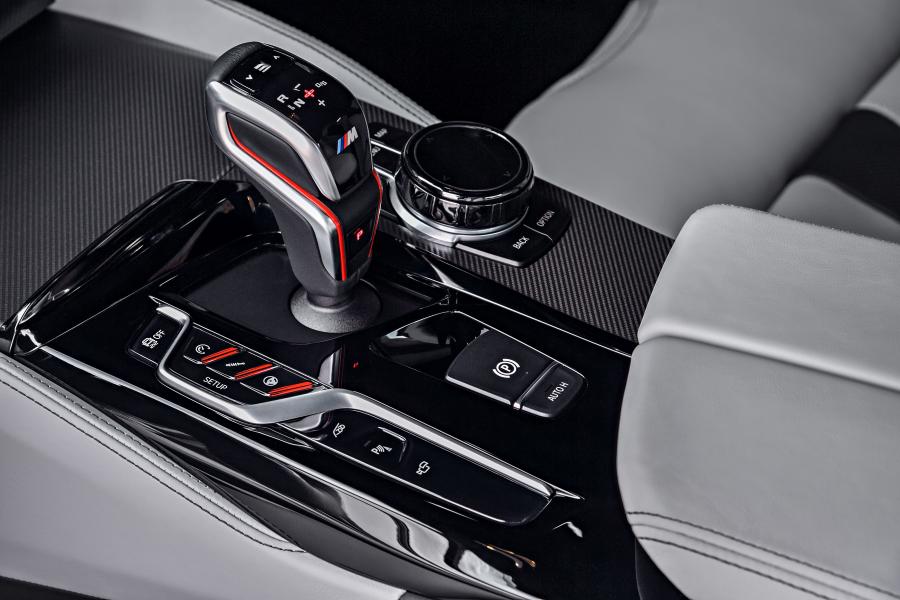 Детали интерьера BMW M5 (F90) 2018 года  (WW) (фото 25 из 59)